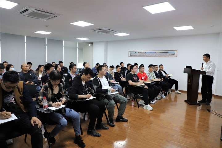 中天精誠(chéng)裝飾組織開展勞務(wù)管理培訓(xùn)