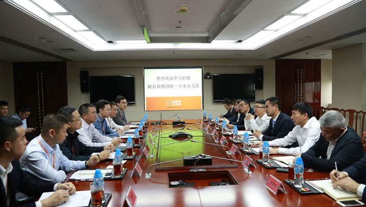 控股集團產業(yè)鏈板塊與佳兆業(yè)集團高層進行座談交流