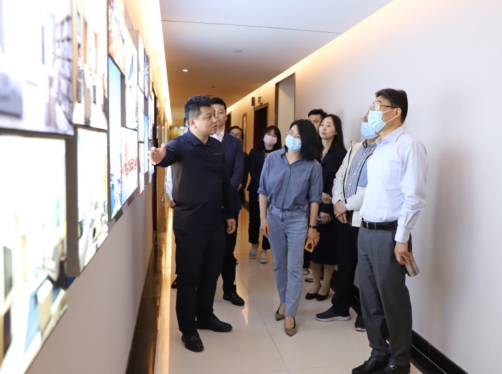 杭州市上城區(qū)區(qū)委常委黃利文一行赴中天精誠裝飾走訪調(diào)研