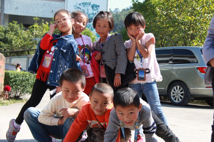 讓愛流動點(diǎn)亮夢想 關(guān)愛農(nóng)村留守兒童