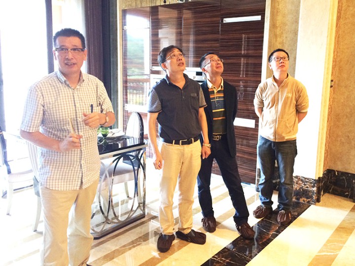 浙江省優秀建筑裝飾工程評審專家對雅居樂?鉑雅苑項目進行考察