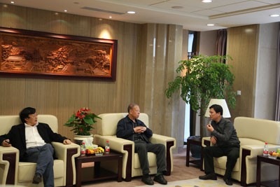 中國(guó)建筑裝飾協(xié)會(huì)會(huì)長(zhǎng)李秉仁到裝飾集團(tuán)檢查指導(dǎo)