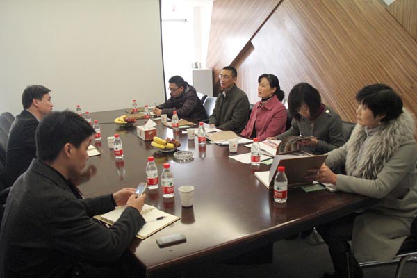 上城區委常委、副區長黃愛芳走訪裝飾集團