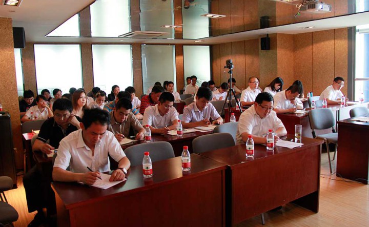 裝飾集團開展“市場經營月”動員大會