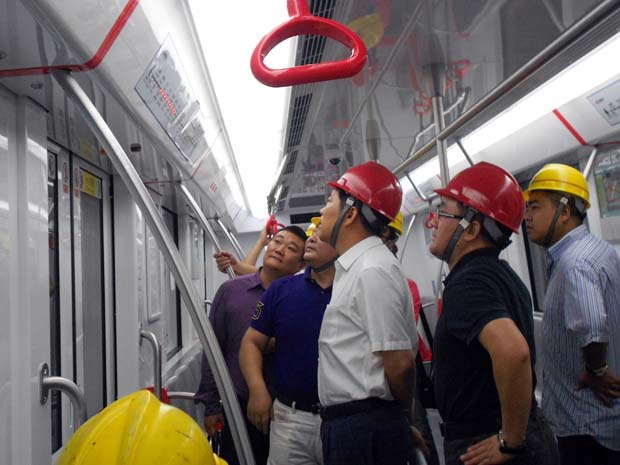 樓永良董事長一行蒞臨裝飾集團(tuán)地鐵1號線5標(biāo)段項(xiàng)目檢查指導(dǎo)工作