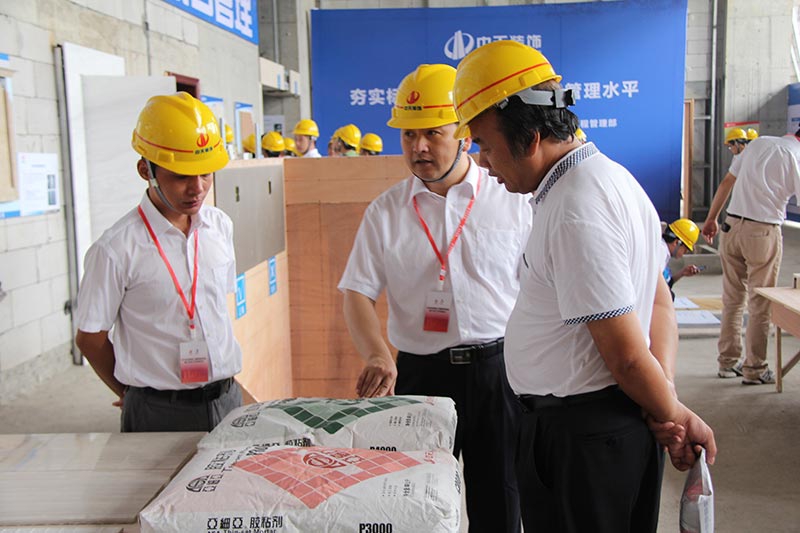 裝飾集團(tuán)召開工程管理現(xiàn)場會(huì)暨半年度工作總結(jié)會(huì)議