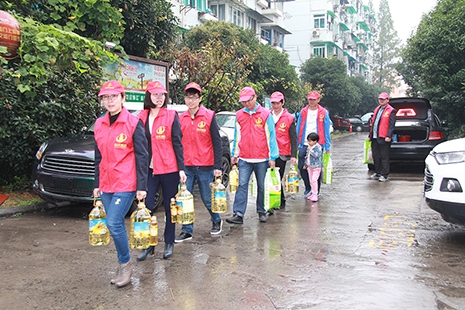 中天集團慈善行動日，我們為貧困、空巢家庭送溫暖