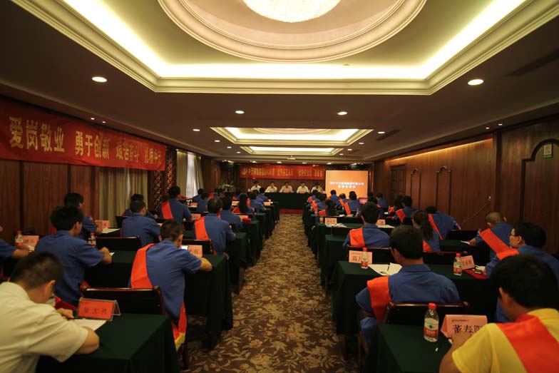 裝飾集團(tuán)隆重表彰2012年度“優(yōu)秀務(wù)工人員”和“優(yōu)秀安全員”