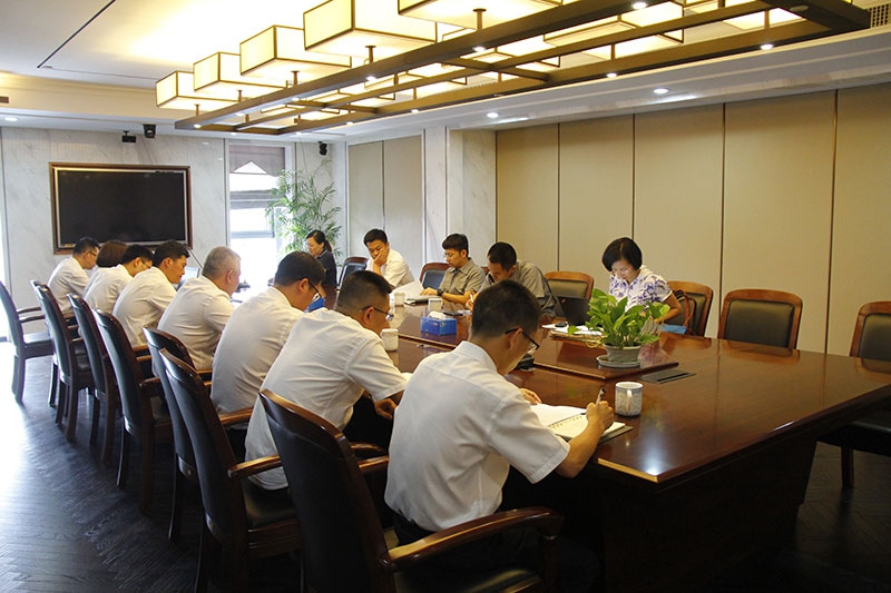 控股集團副總裁樓國棟一行到裝飾集團開展高溫慰問和轉型升級、重點工作檢查