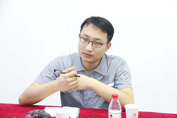 控股集團(tuán)董事長(zhǎng)助理徐慧泉一行到裝飾集團(tuán)慰問、檢查