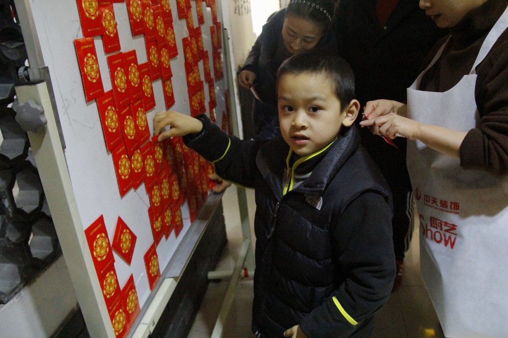 中天裝飾集團舉辦迎新春游園會和廚藝大賽活動