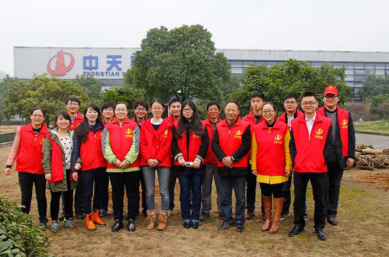 裝飾集團組織開展志愿者“3.12”植樹活動