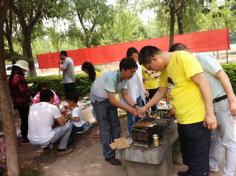 第二分公司開展戶外燒烤活動(dòng)