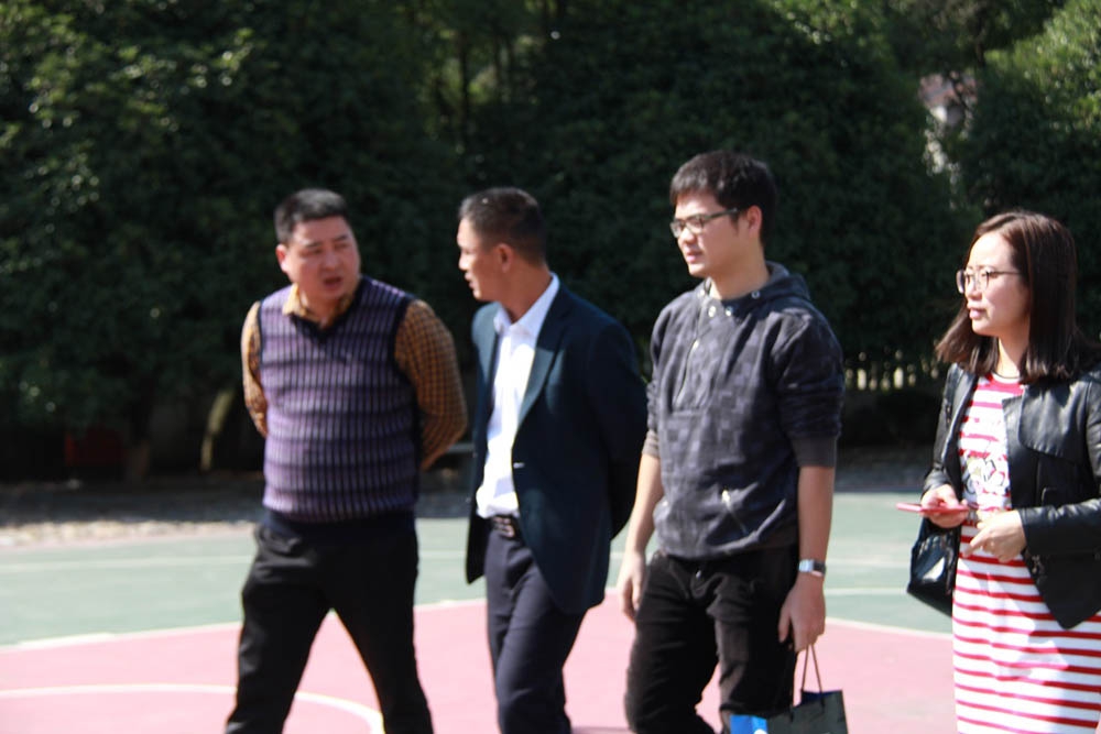 讓愛(ài)流動(dòng)點(diǎn)亮夢(mèng)想 關(guān)愛(ài)農(nóng)村留守兒童