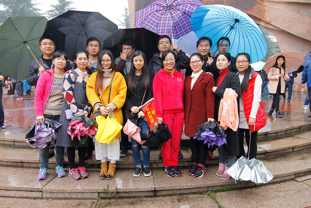 中天裝飾集團開展迎司慶健康走活動