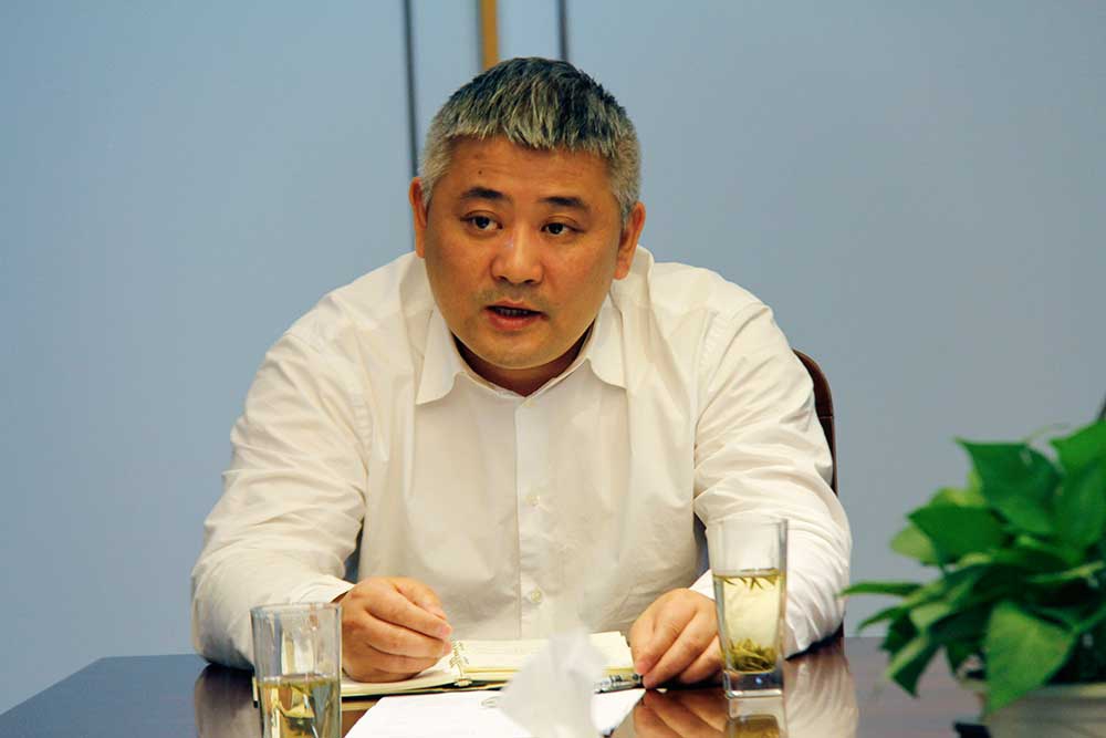 裝飾集團召開支部黨員會議劉俐瑋同志當(dāng)選支部書記