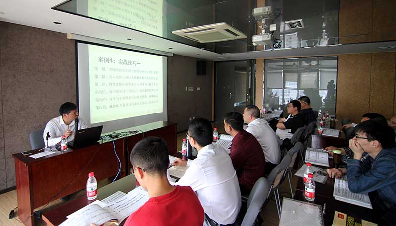 裝飾集團組織召開2017年第一次項目勞務糾紛預防及處理培訓