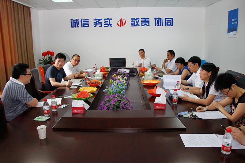 集團(tuán)監(jiān)事會主席方躍峰到裝飾集團(tuán)開展高溫慰問及工作檢查